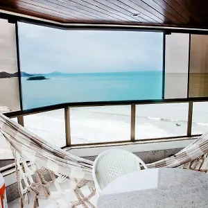 Apartamento Apto Frente Mar Bal Camboriu Pe Na Areia Churrasqueira Carvao Na Sacada Fantastica E Encantadora Vista Mar